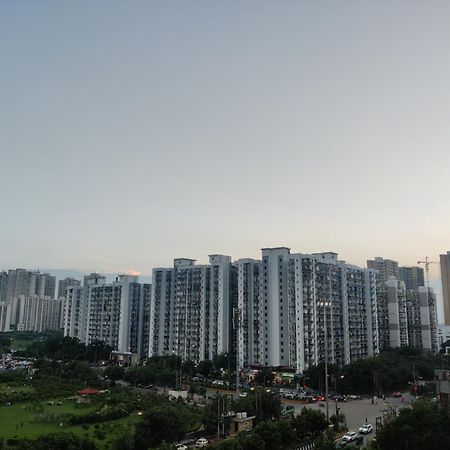 The Forest Stays-Luxury Studio Apartment In Noida Eksteriør billede