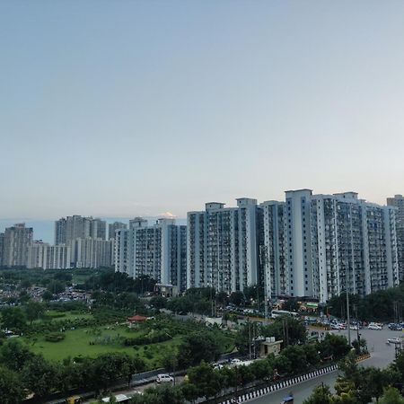 The Forest Stays-Luxury Studio Apartment In Noida Eksteriør billede