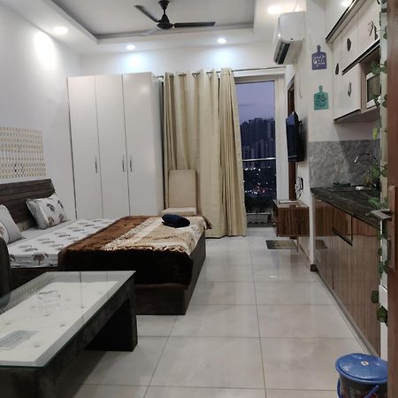 The Forest Stays-Luxury Studio Apartment In Noida Eksteriør billede