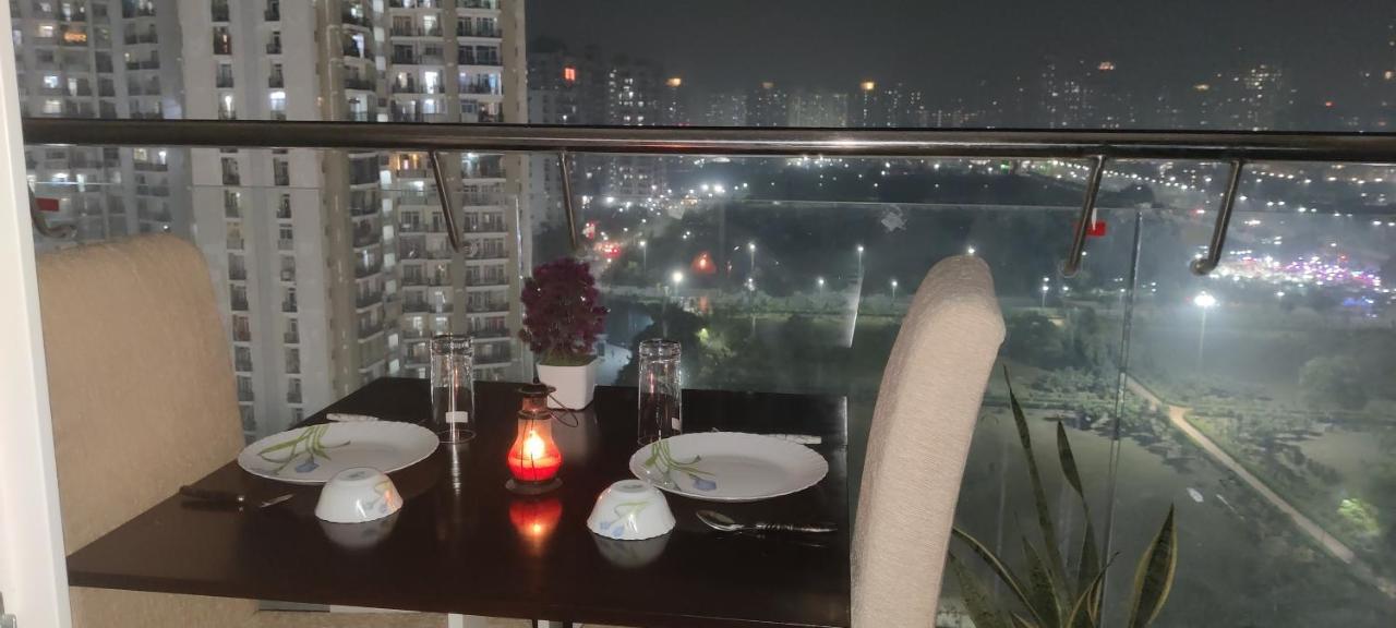 The Forest Stays-Luxury Studio Apartment In Noida Eksteriør billede
