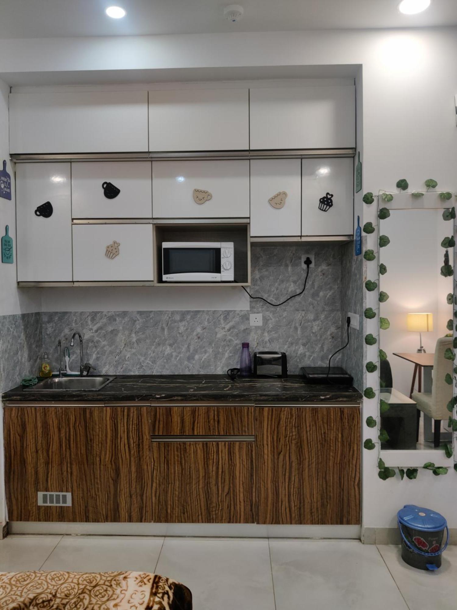 The Forest Stays-Luxury Studio Apartment In Noida Eksteriør billede