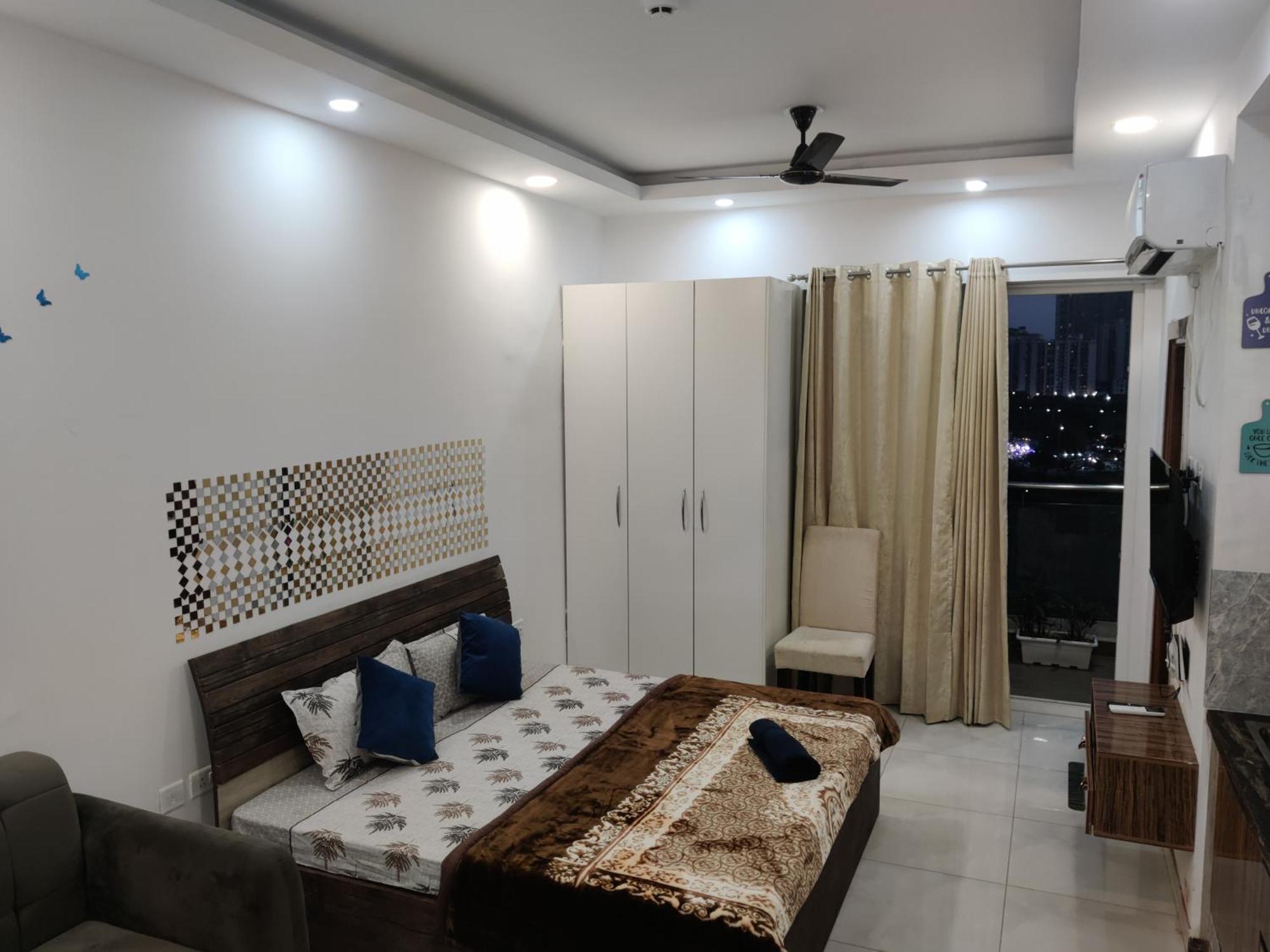 The Forest Stays-Luxury Studio Apartment In Noida Eksteriør billede