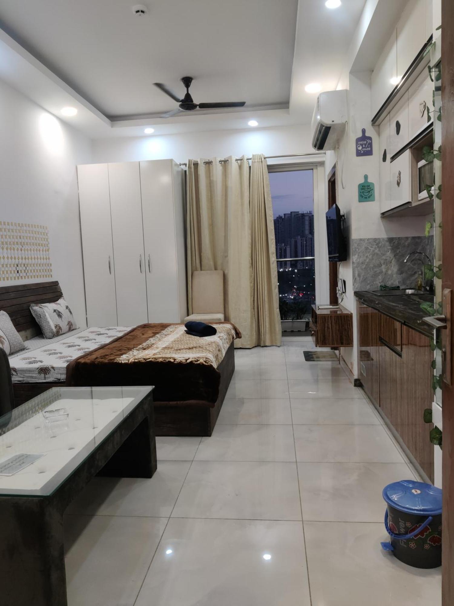 The Forest Stays-Luxury Studio Apartment In Noida Eksteriør billede