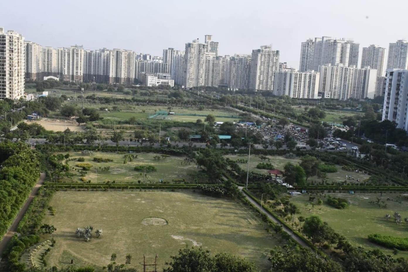 The Forest Stays-Luxury Studio Apartment In Noida Eksteriør billede